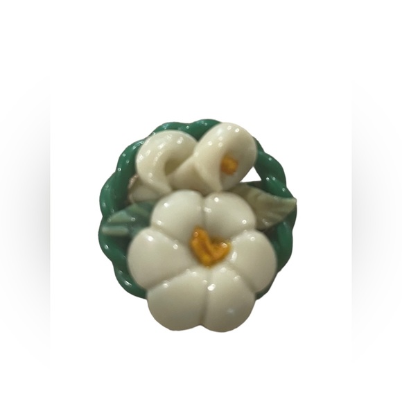 Handcrafted vintage calla lily pin brooch - Picture 2 of 7